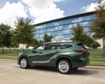2023 Toyota Highlander Limited AWD 2.4-Liter Turbo (Color: Cypress Green) Side Wallpapers 150x120 (3)