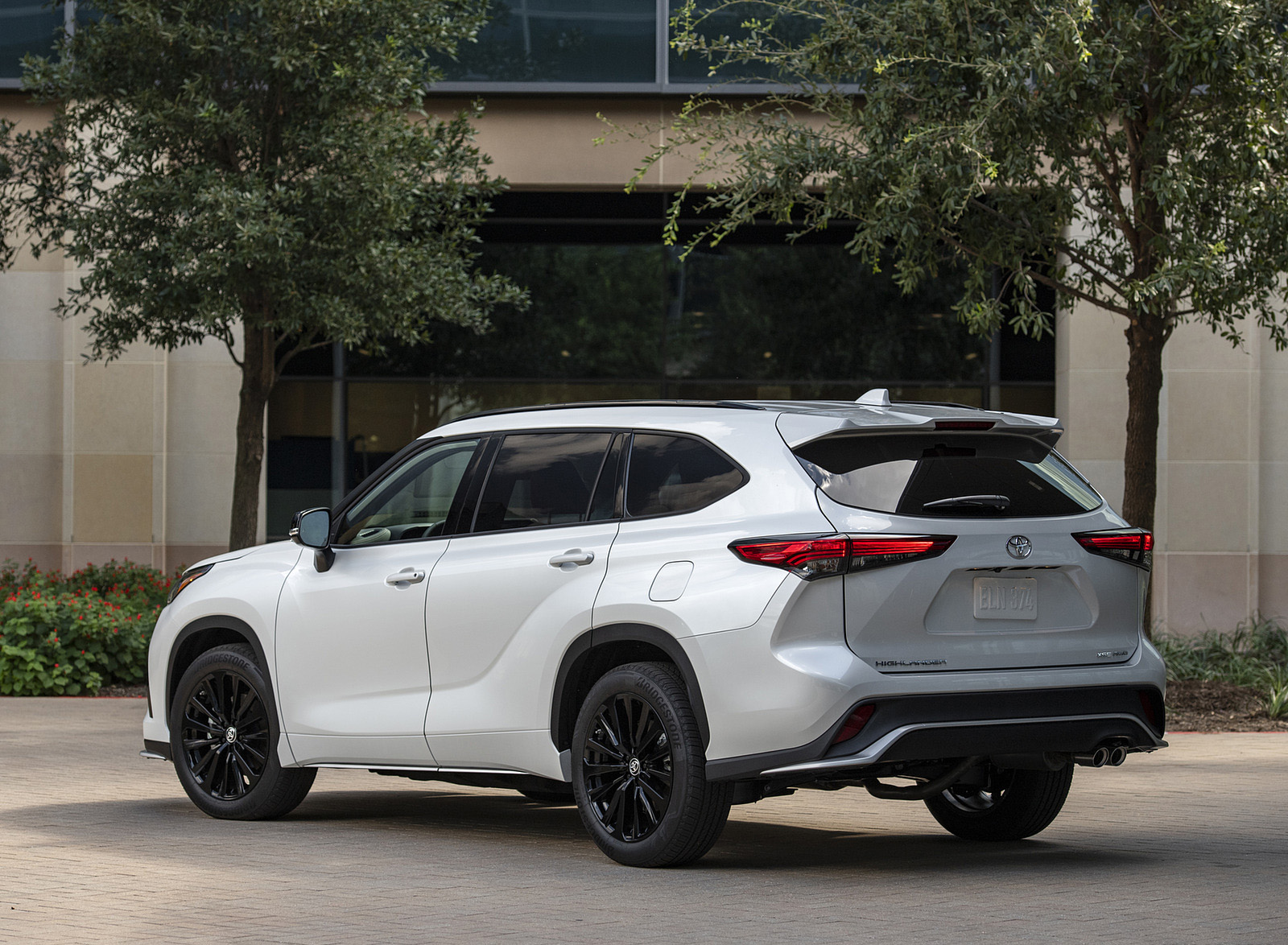 2023 Toyota Highlander XSE AWD 2.4-Liter Turbo (Color: Wind Chill Pearl) Rear Three-Quarter Wallpapers #26 of 28
