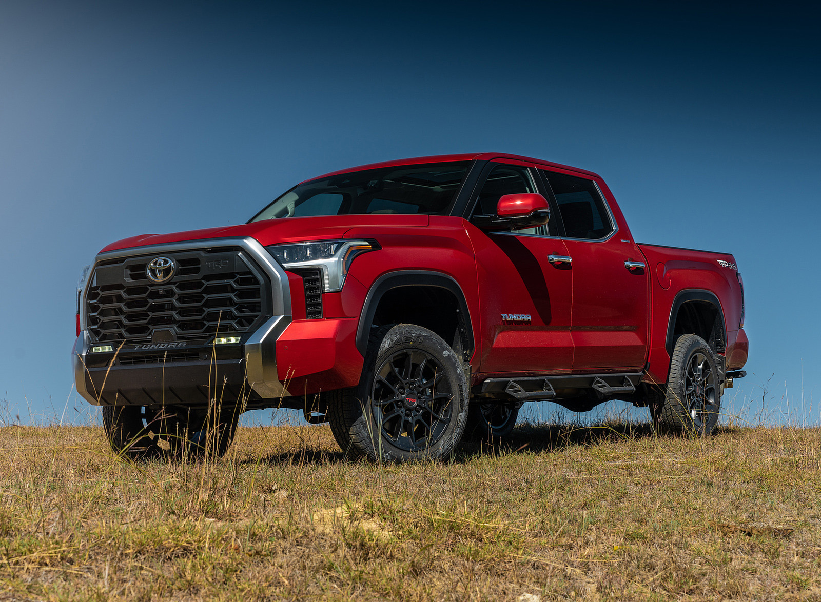2023 Toyota Tundra TRD with Lift Kit Front Three-Quarter Wallpapers #8 of 13