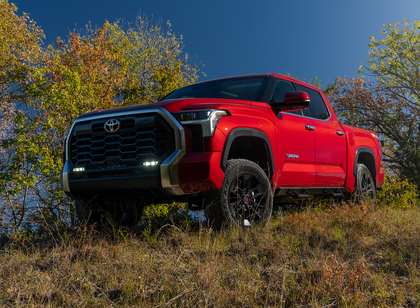 2023 Toyota Tundra TRD with Lift Kit Front Three-Quarter Wallpapers #6 of 13