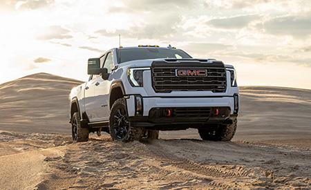 2024 GMC Sierra 2500HD AT4 Front Wallpapers 450x275 (1)
