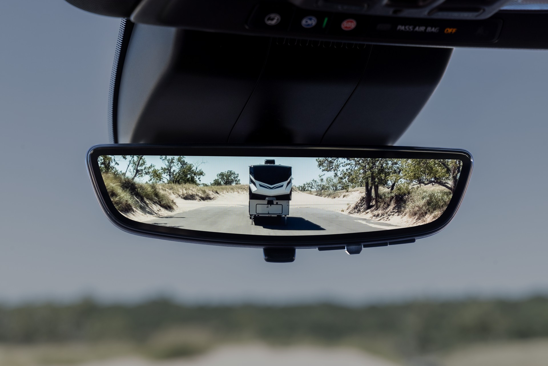 2024 GMC Sierra 3500HD Denali Digital Rear View Mirror Wallpapers #8 of 13