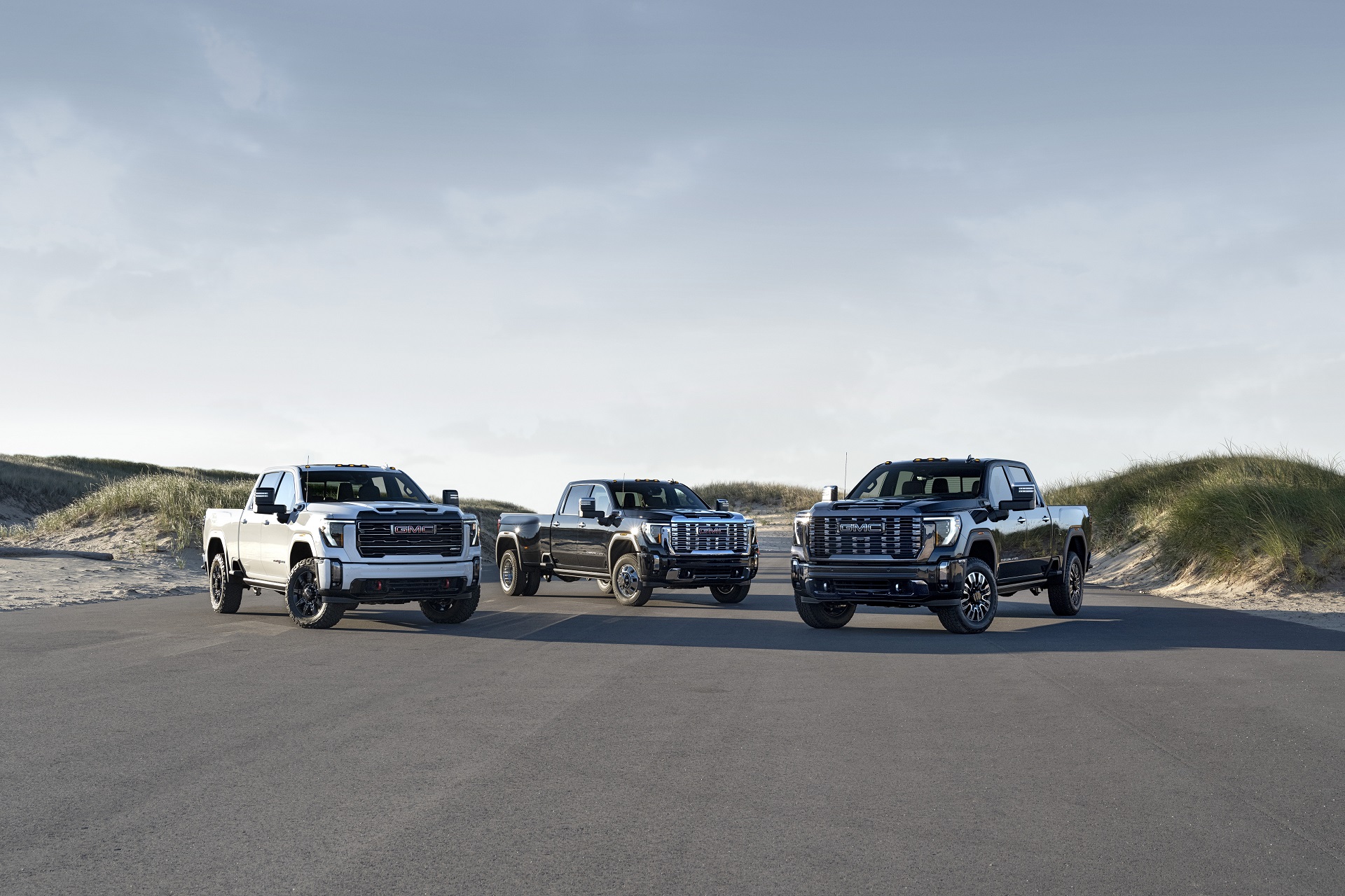 2024 GMC Sierra 3500HD Denali Lineup Wallpapers (5)