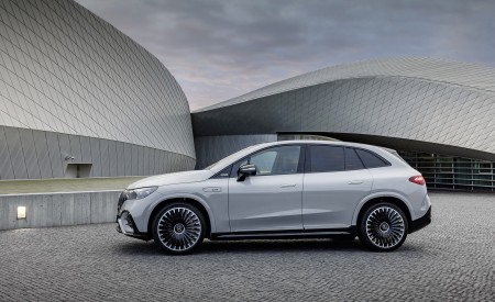 2024 Mercedes-AMG EQE 53 4MATIC+ SUV (Color: MANUFAKTUR Alpine Grey Solid) Side Wallpapers 450x275 (20)