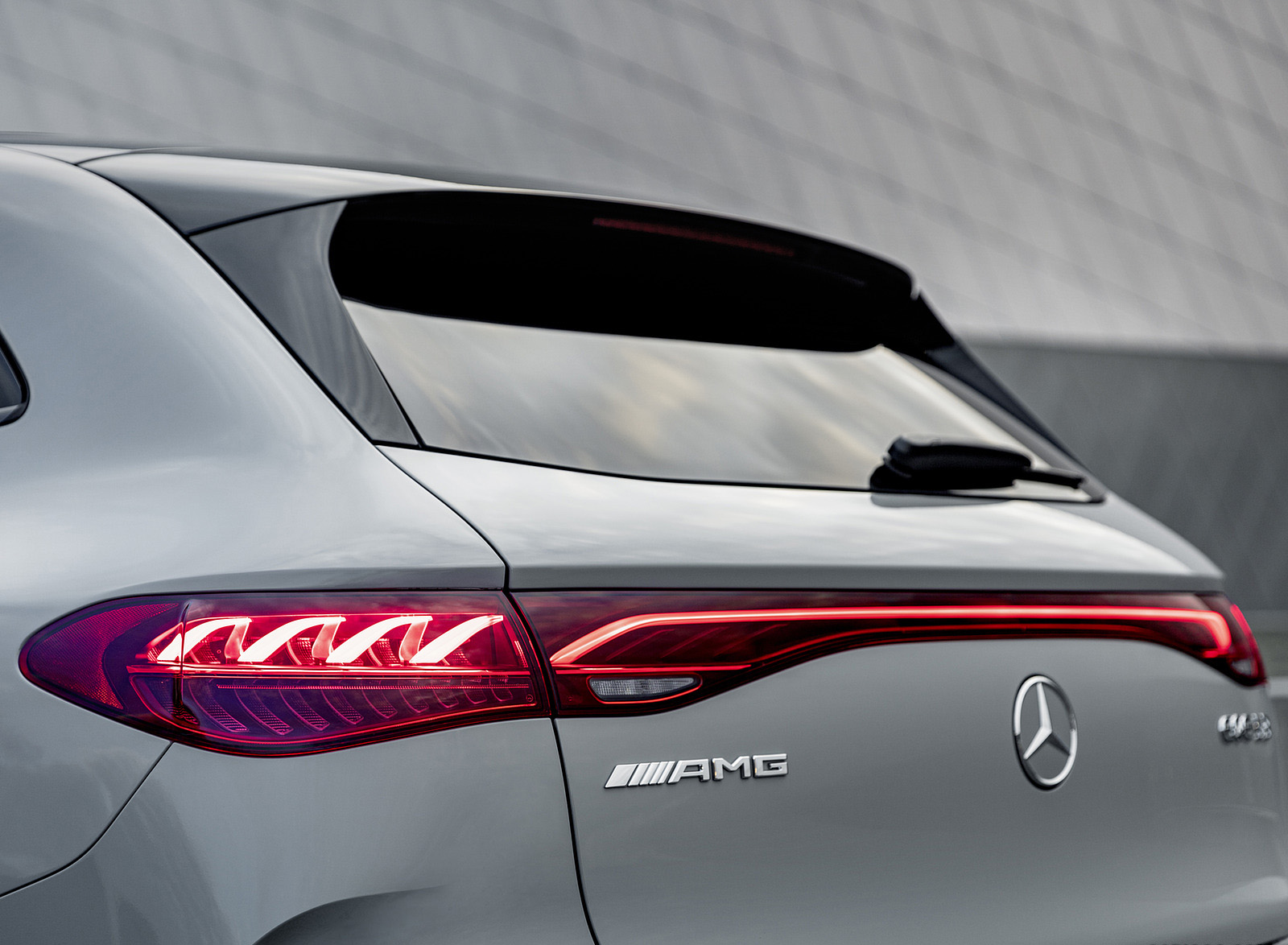 2024 Mercedes-AMG EQE 53 4MATIC+ SUV (Color: MANUFAKTUR Alpine Grey Solid) Tail Light Wallpapers #23 of 59