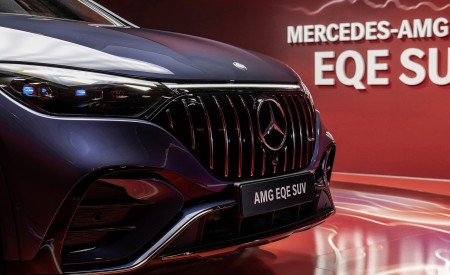 2024 Mercedes-AMG EQE 53 4MATIC+ SUV (Color: Sodalite Blue) Front Wallpapers 450x275 (38)