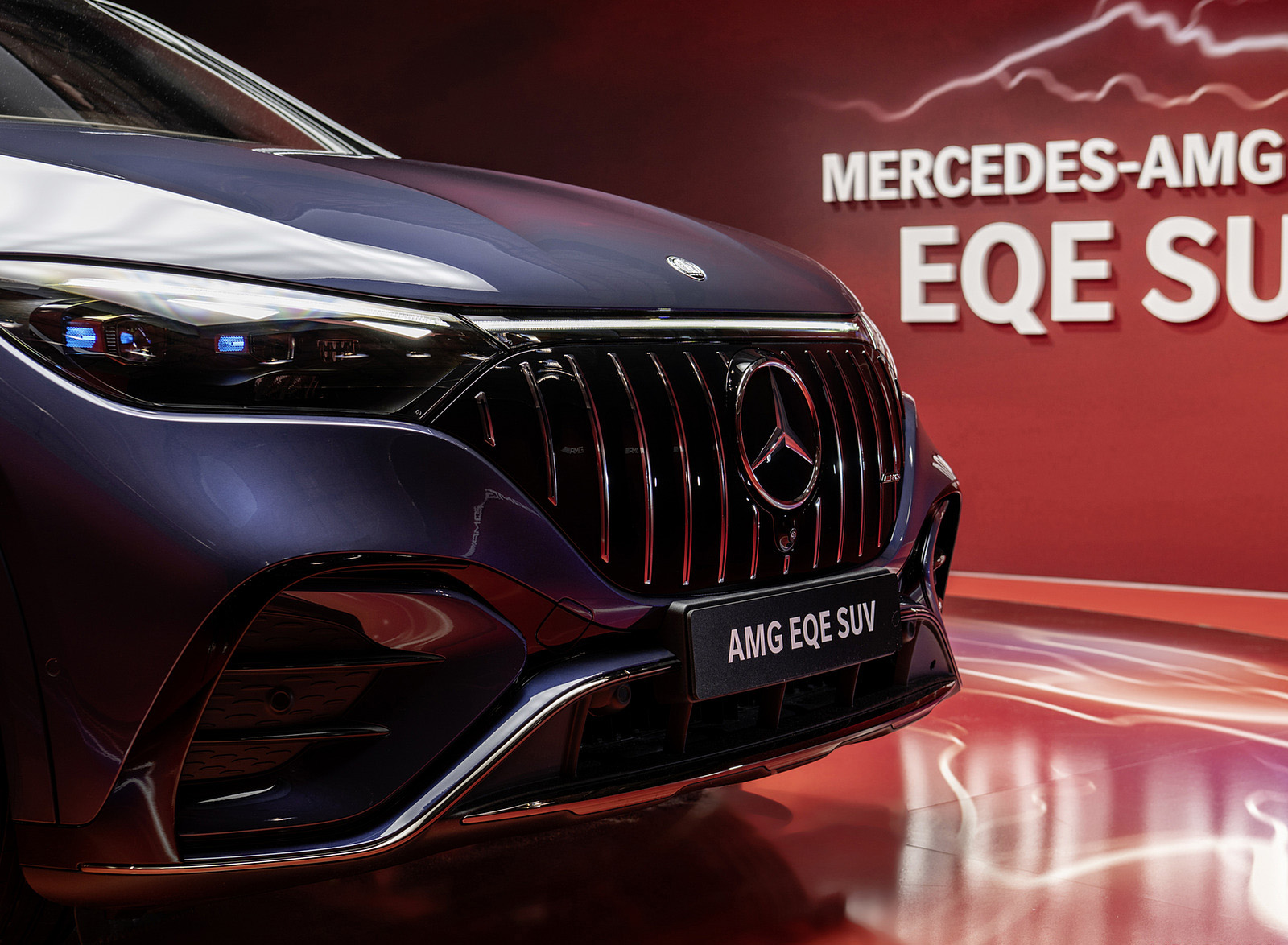 2024 Mercedes-AMG EQE 53 4MATIC+ SUV (Color: Sodalite Blue) Front Wallpapers #38 of 59