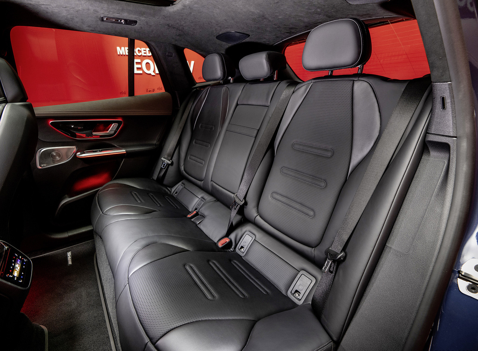 2024 Mercedes-AMG EQE 53 4MATIC+ SUV (Color: Sodalite Blue) Interior Rear Seats Wallpapers #52 of 59