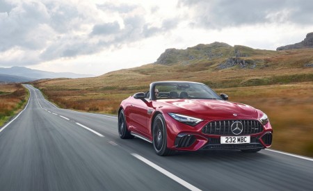 2022 Mercedes-AMG SL 55 (UK-Spec) Front Three-Quarter Wallpapers 450x275 (3)