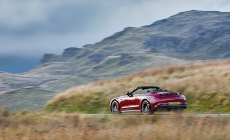 2022 Mercedes-AMG SL 55 (UK-Spec) Rear Three-Quarter Wallpapers 450x275 (10)