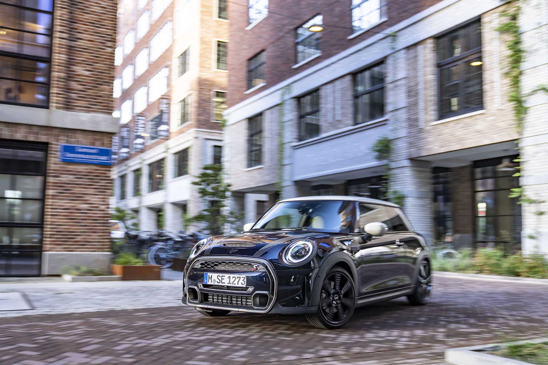 2022 Mini Cooper S 3-door Resolute Edition Front Three-Quarter Wallpapers #14 of 45