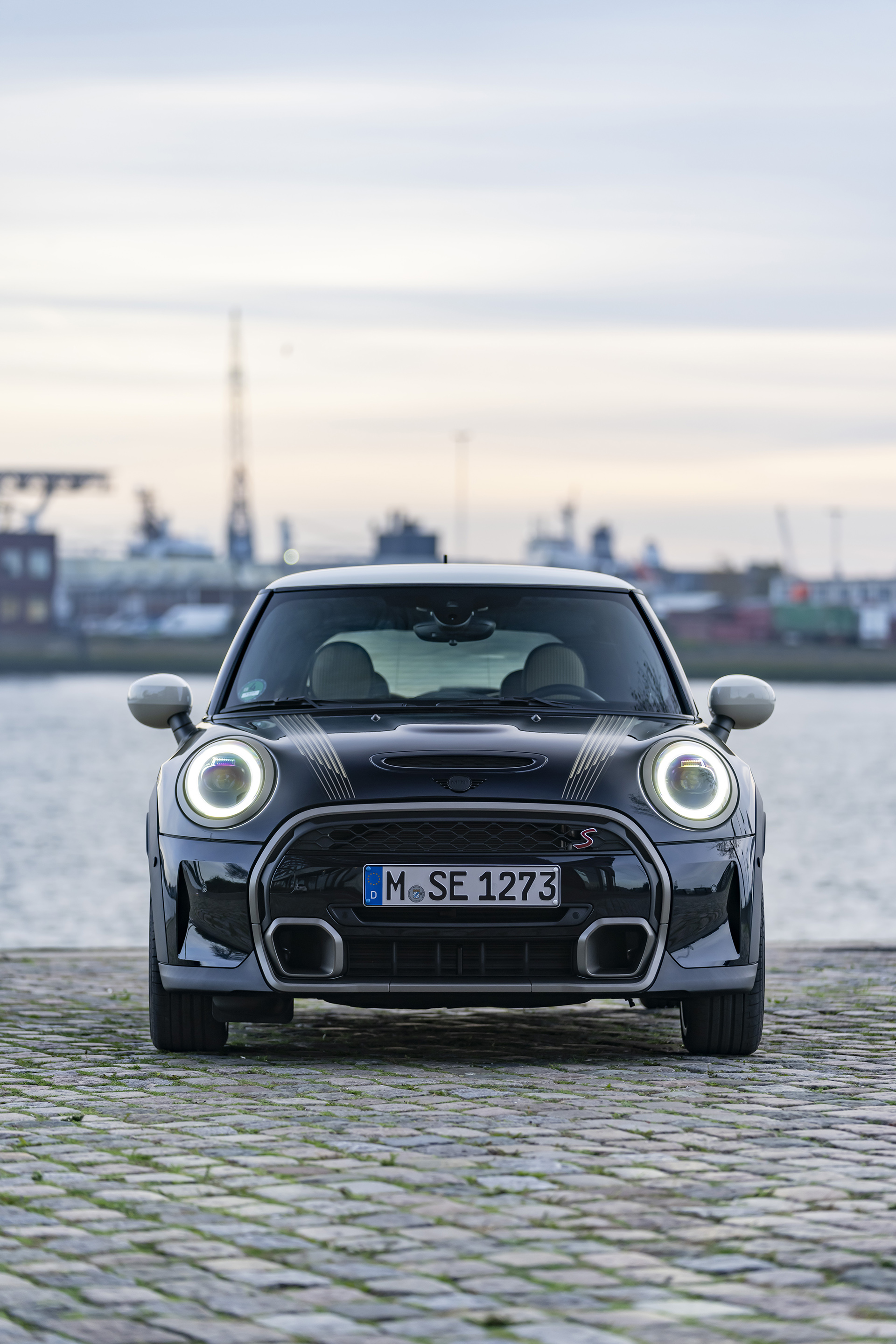 2022 Mini Cooper S 3-door Resolute Edition Front Wallpapers #23 of 45