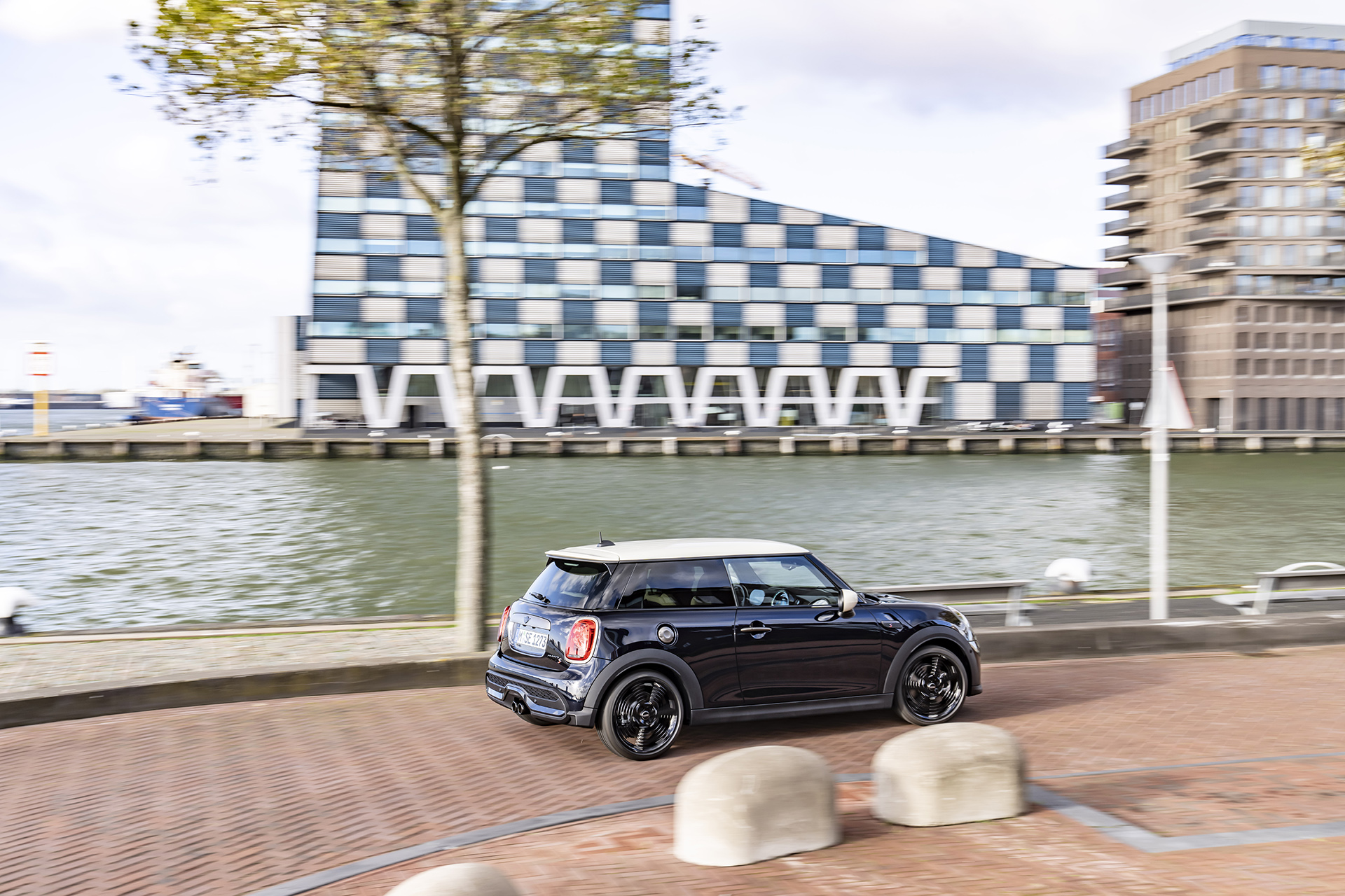 2022 Mini Cooper S 3-door Resolute Edition Rear Three-Quarter Wallpapers #15 of 45