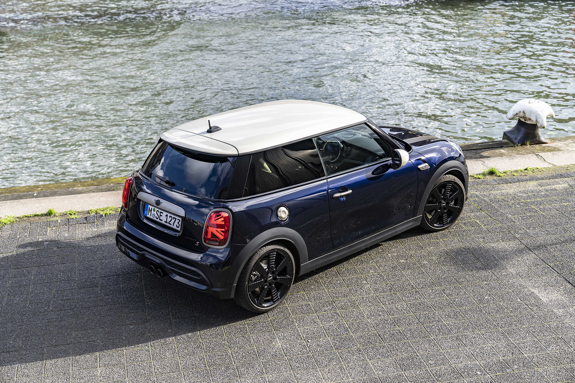 2022 Mini Cooper S 3-door Resolute Edition Rear Three-Quarter Wallpapers (4)