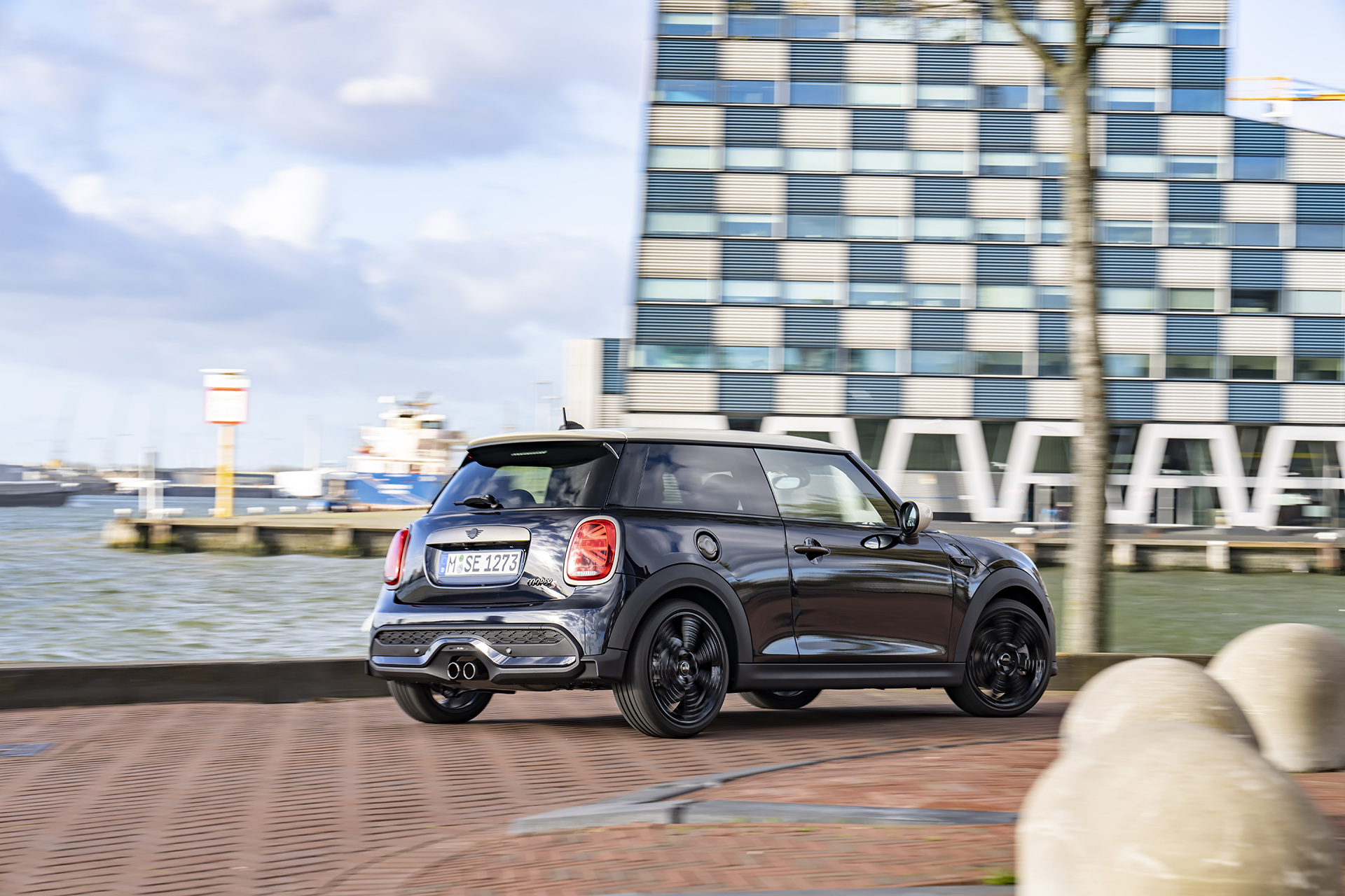 2022 Mini Cooper S 3-door Resolute Edition Rear Three-Quarter Wallpapers #16 of 45