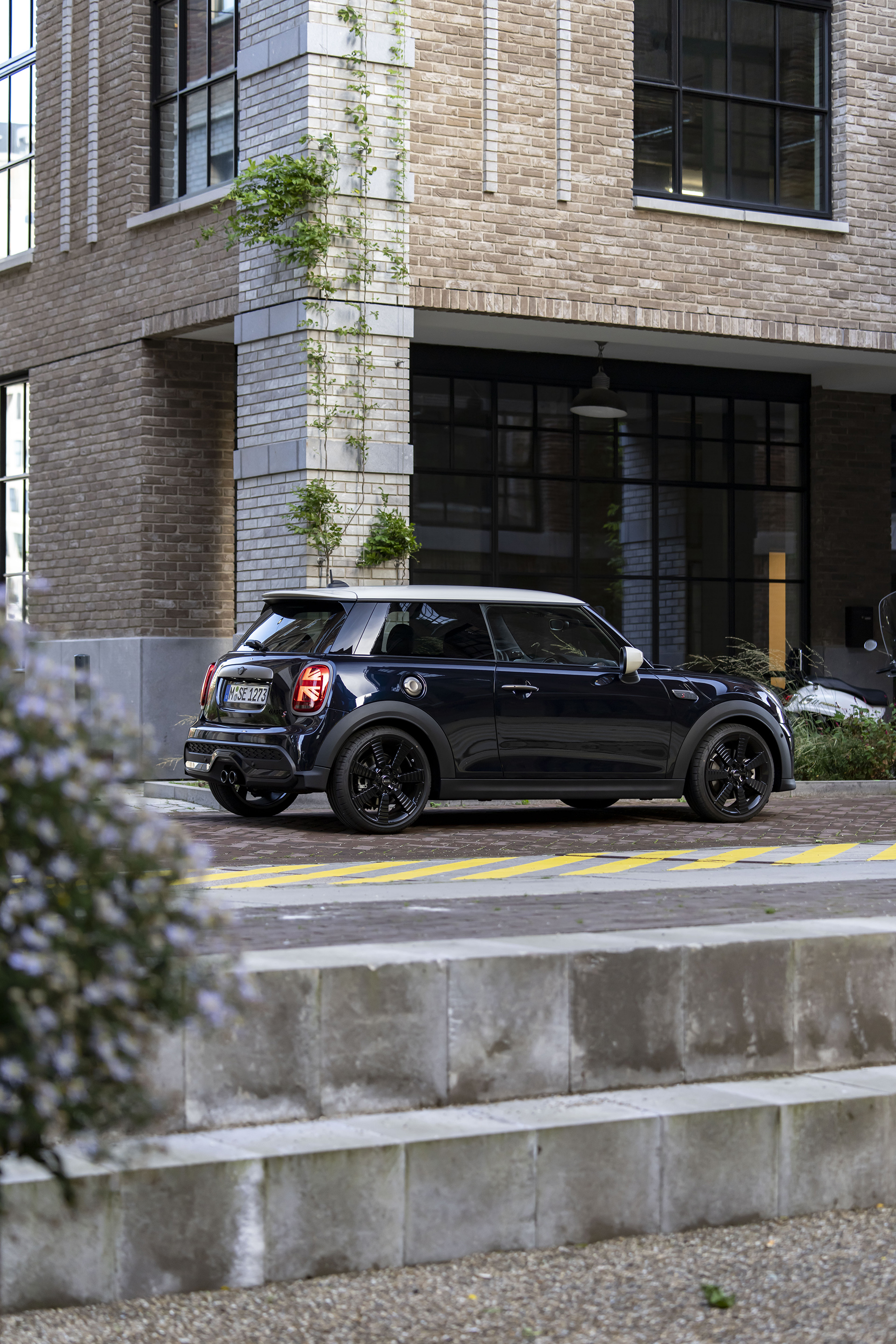 2022 Mini Cooper S 3-door Resolute Edition Rear Three-Quarter Wallpapers #32 of 45