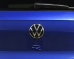 2022 Volkswagen Golf R 20 Years (UK-Spec) Badge Wallpapers 150x120 (43)