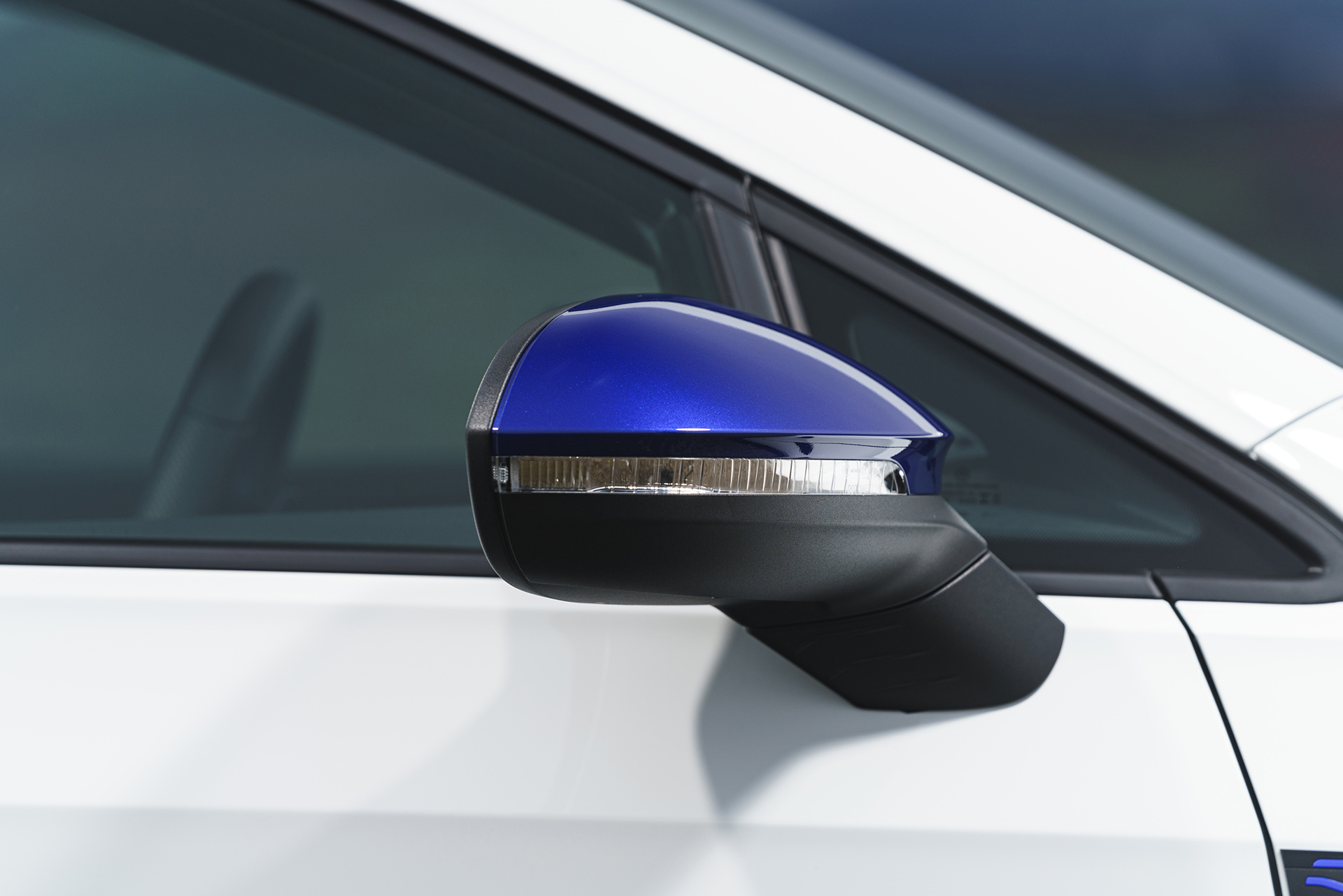 2022 Volkswagen Golf R 20 Years (UK-Spec) Mirror Wallpapers #11 of 55