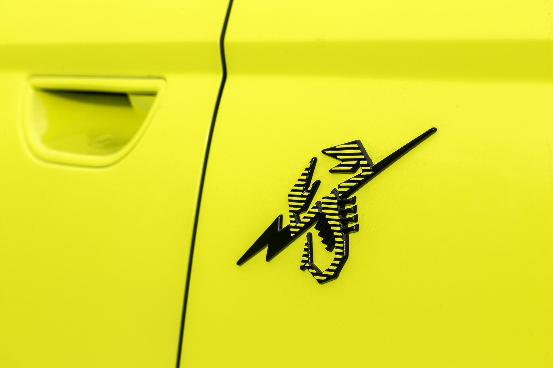 2023 Abarth 500e Badge Wallpapers #27 of 42