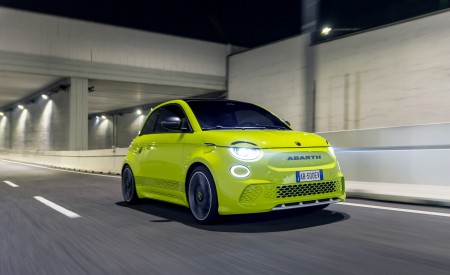 2023 Abarth 500e Front Three-Quarter Wallpapers 450x275 (19)