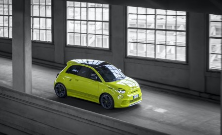 2023 Abarth 500e Front Three-Quarter Wallpapers 450x275 (24)