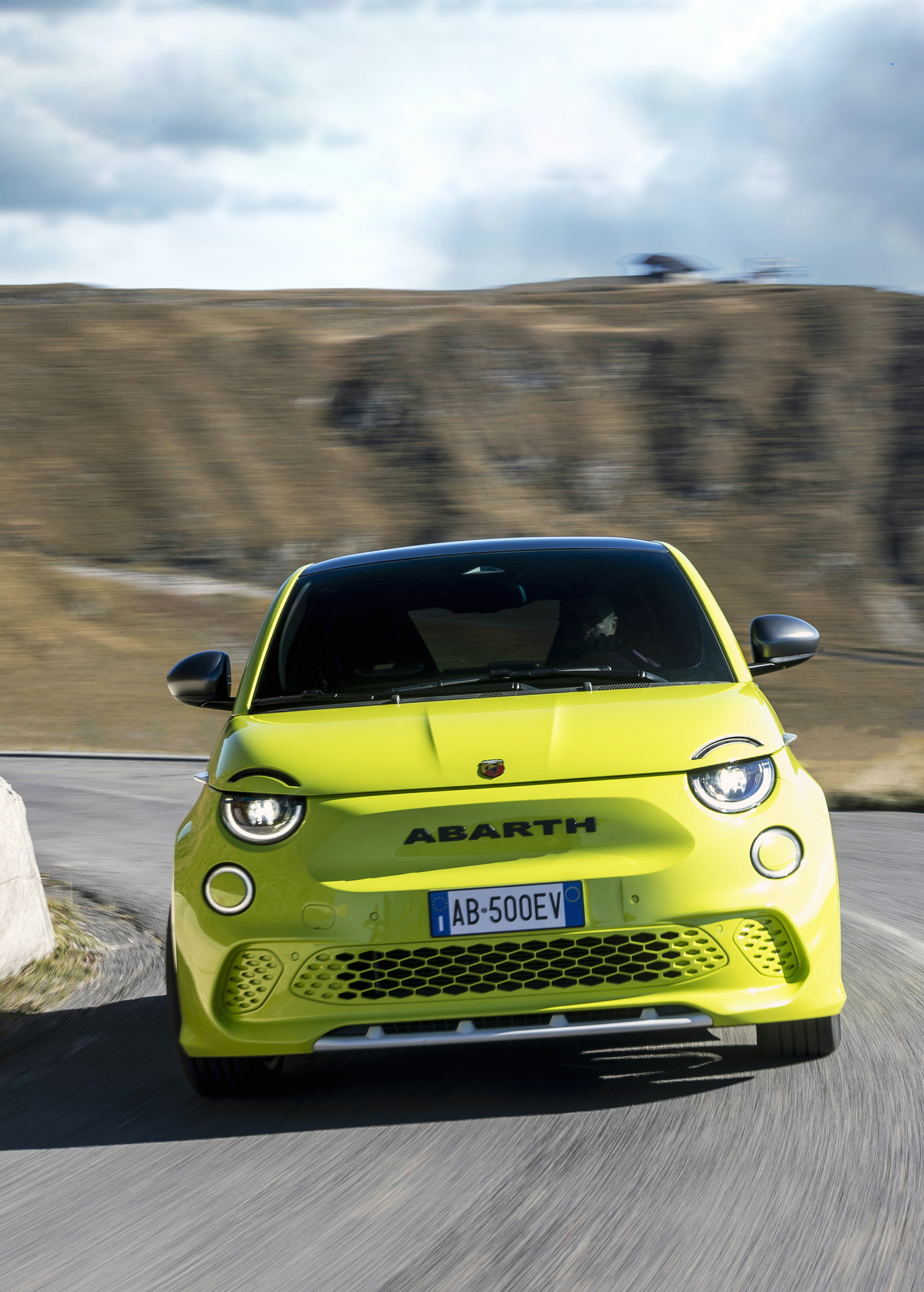 2023 Abarth 500e Front Wallpapers (3)