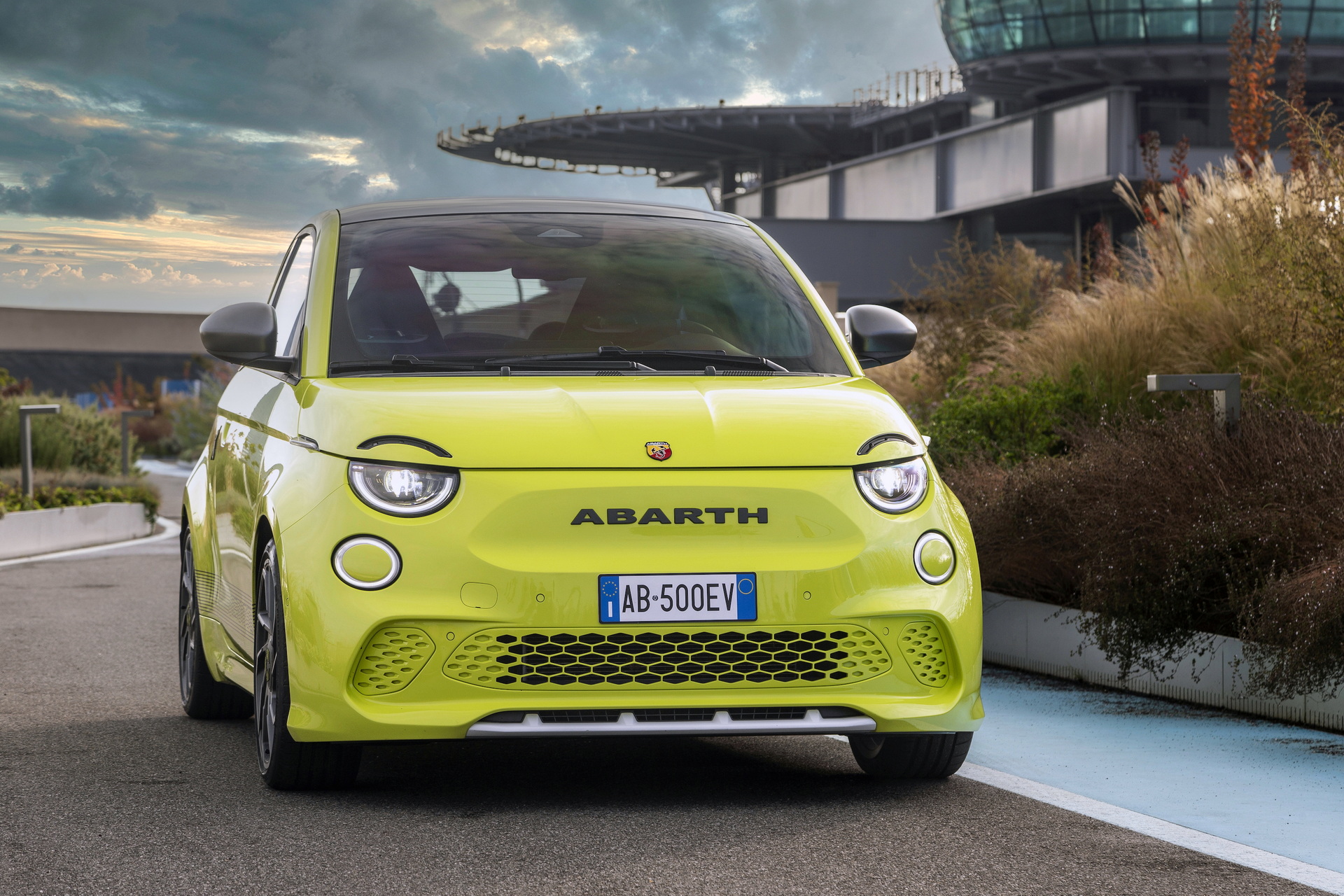2023 Abarth 500e Front Wallpapers (8)