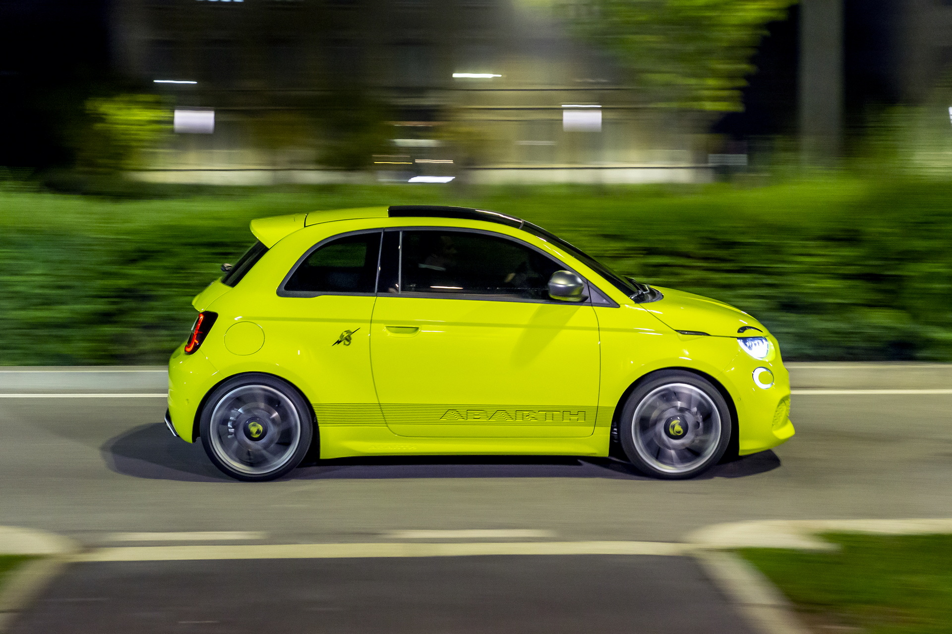 2023 Abarth 500e Side Wallpapers #16 of 42
