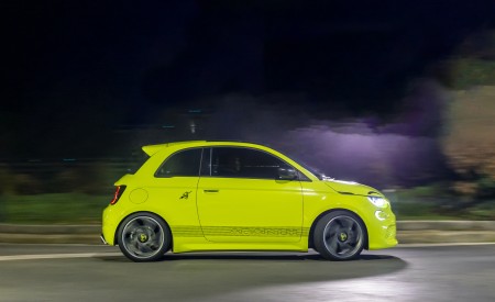 2023 Abarth 500e Side Wallpapers 450x275 (17)