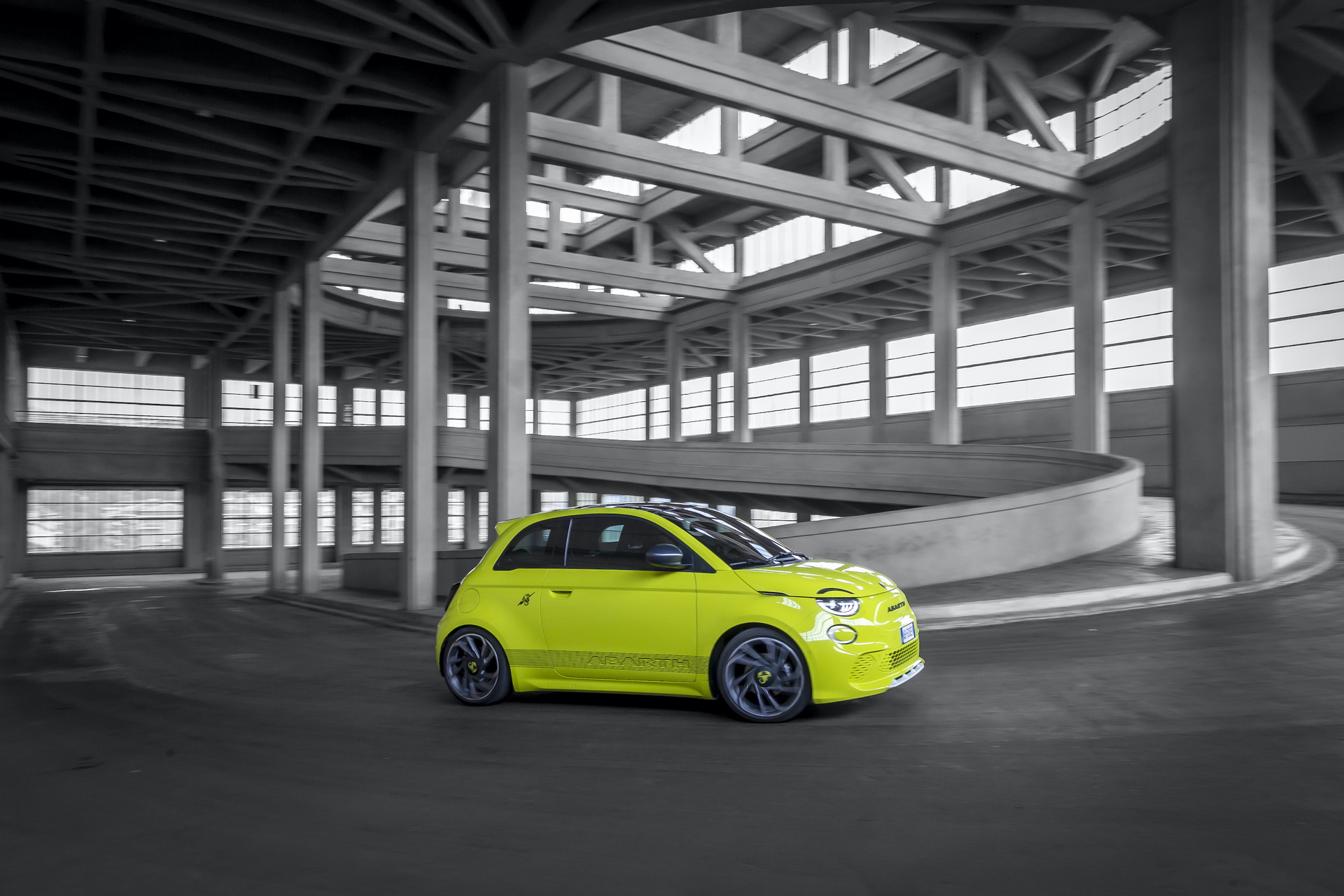 2023 Abarth 500e Side Wallpapers #23 of 42