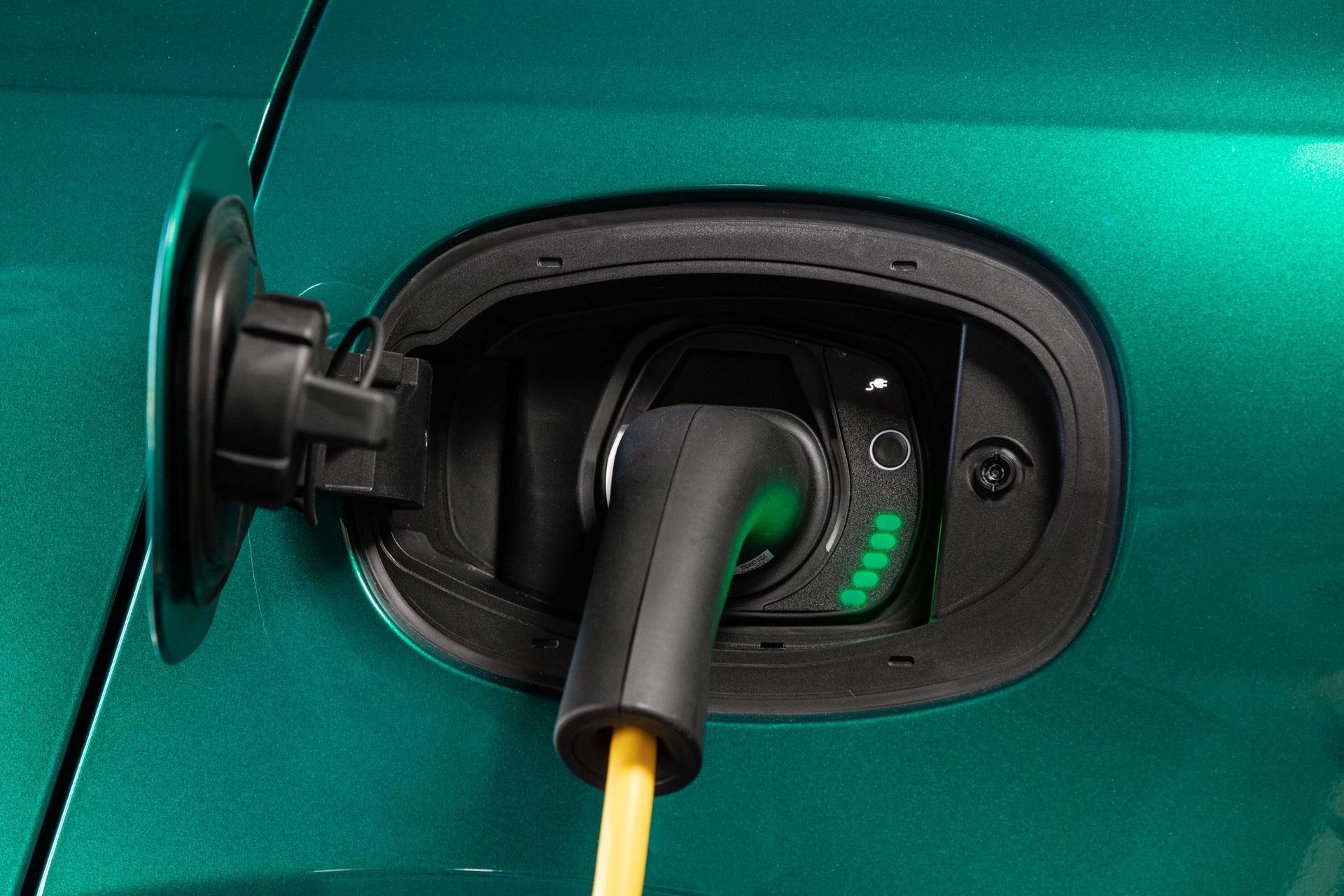 2023 Alfa Romeo Tonale Plug-In Hybrid Q4 Charging Connector Wallpapers #37 of 100