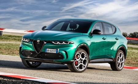 2023 Alfa Romeo Tonale Plug-In Hybrid Q4 Front Three-Quarter Wallpapers 450x275 (19)