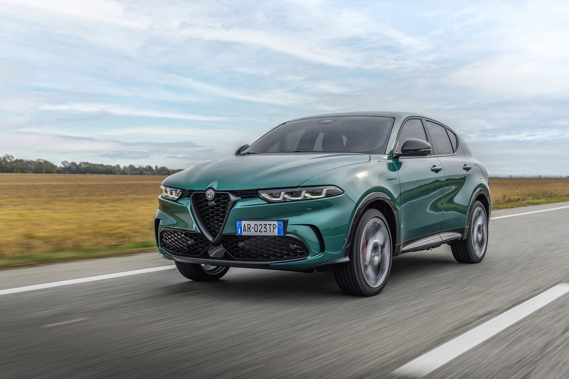 2023 Alfa Romeo Tonale Plug-In Hybrid Q4 Front Three-Quarter Wallpapers #7 of 100