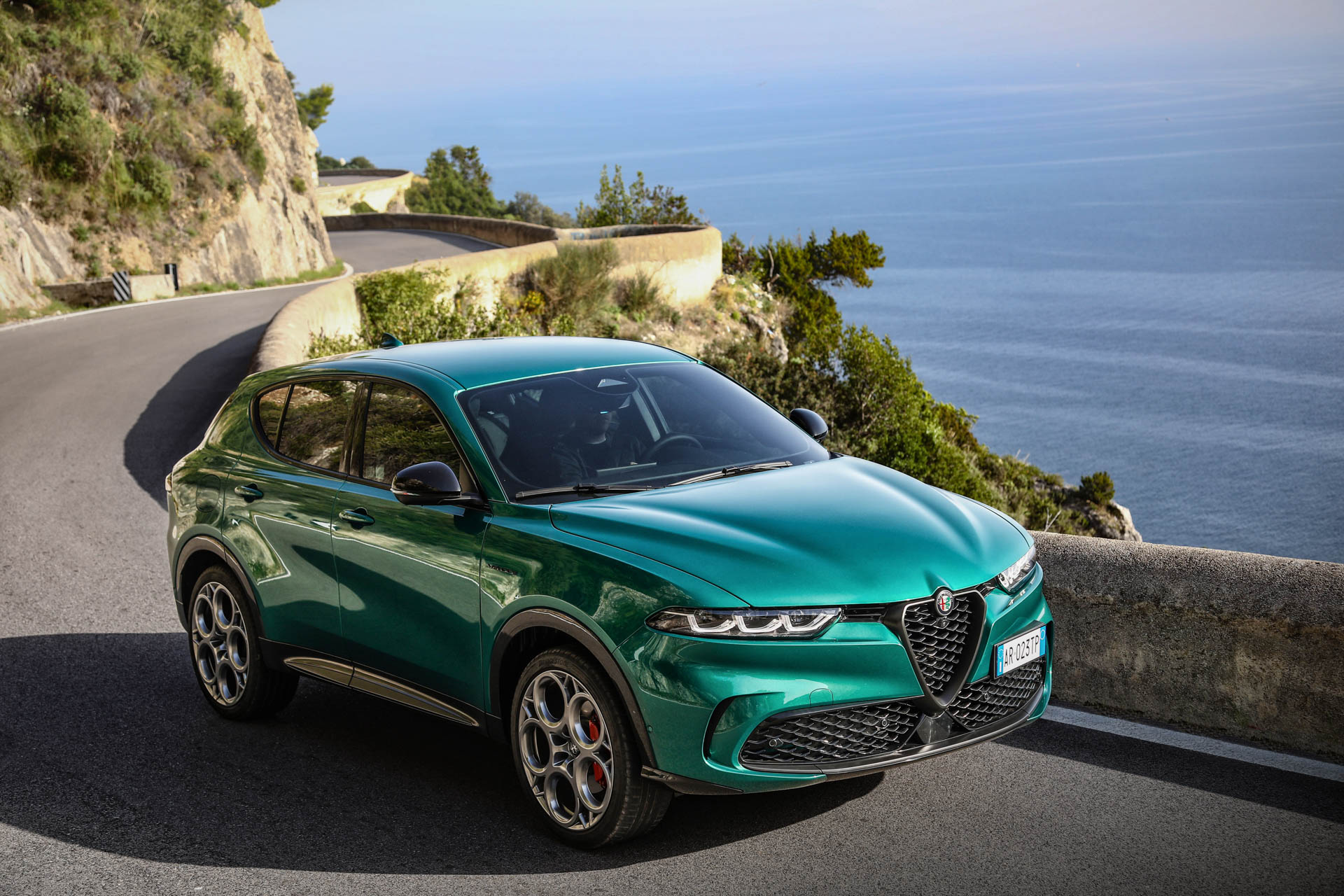 2023 Alfa Romeo Tonale Plug-In Hybrid Q4 Front Three-Quarter Wallpapers (2)