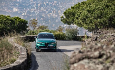 2023 Alfa Romeo Tonale Plug-In Hybrid Q4 Front Wallpapers 450x275 (18)