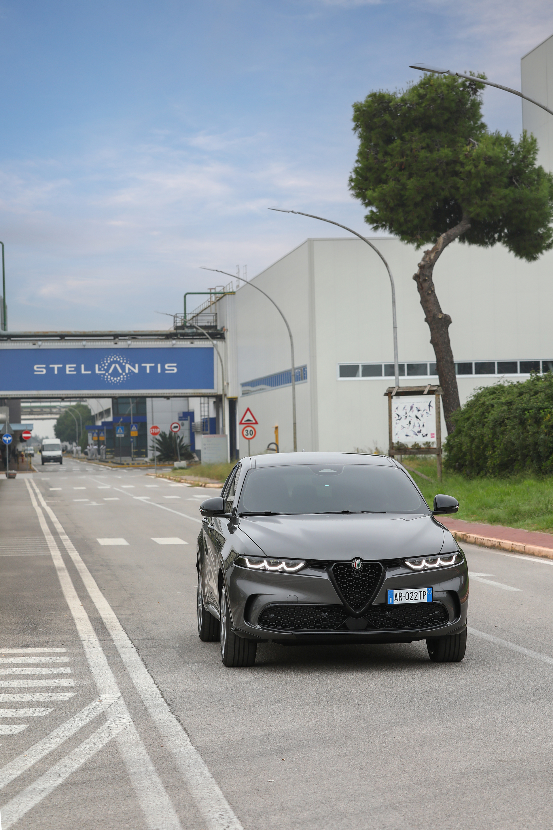 2023 Alfa Romeo Tonale Plug-In Hybrid Q4 Front Wallpapers #81 of 100