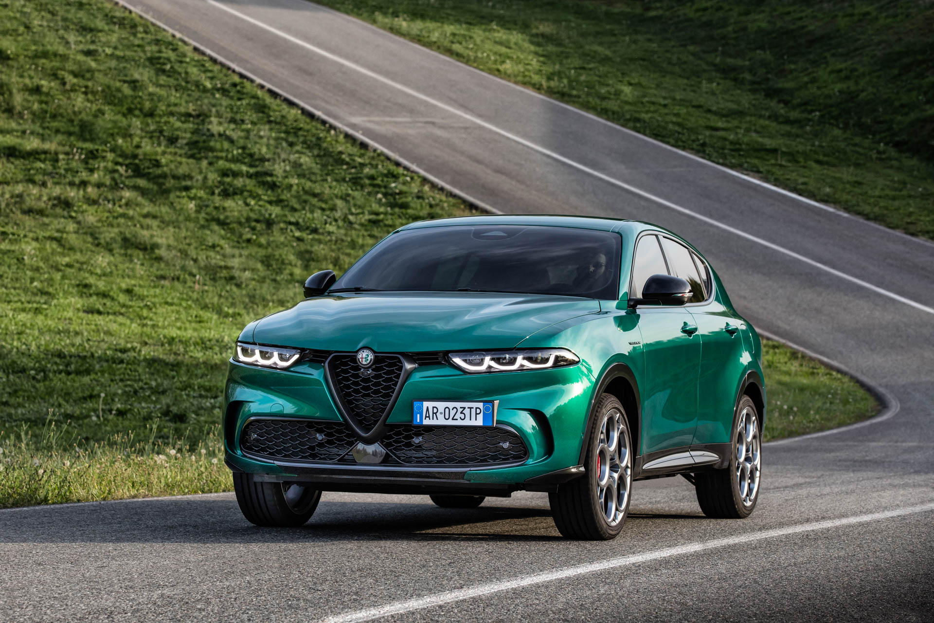 2023 Alfa Romeo Tonale Plug-In Hybrid Q4 Front Wallpapers (1)