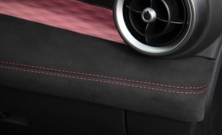 2023 Alfa Romeo Tonale Plug-In Hybrid Q4 Interior Detail Wallpapers 450x275 (52)