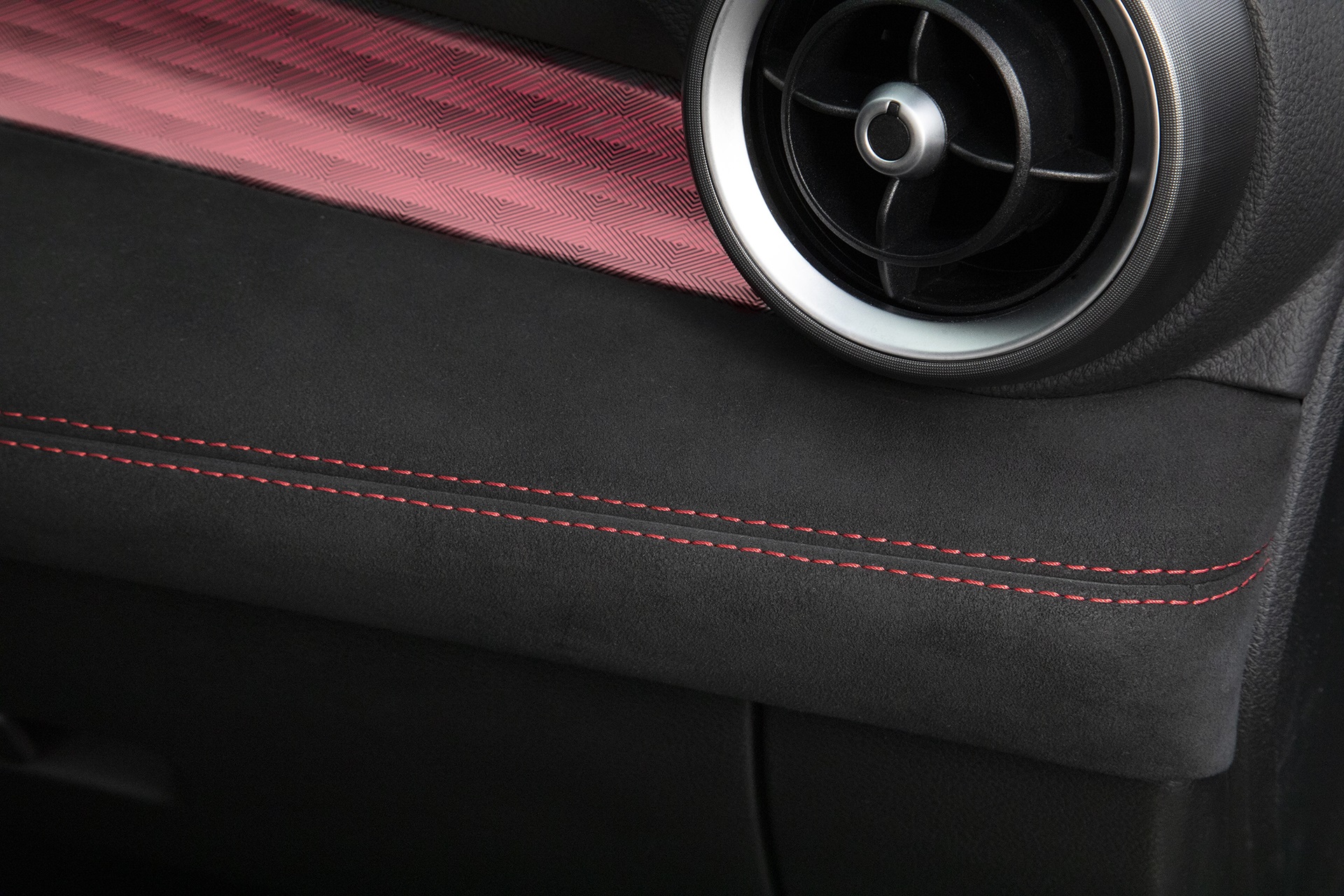 2023 Alfa Romeo Tonale Plug-In Hybrid Q4 Interior Detail Wallpapers #52 of 100