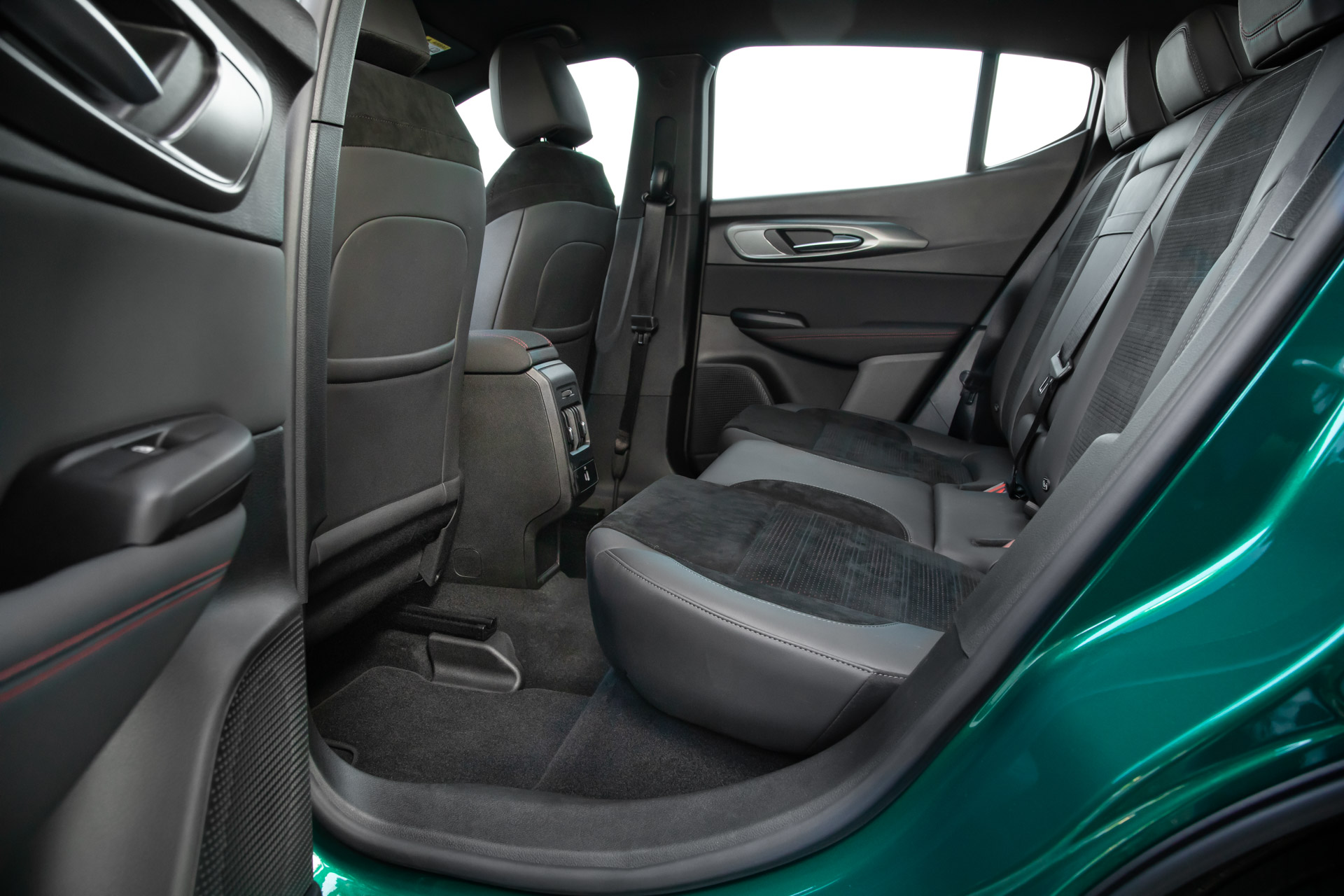 2023 Alfa Romeo Tonale Plug-In Hybrid Q4 Interior Rear Seats Wallpapers #56 of 100