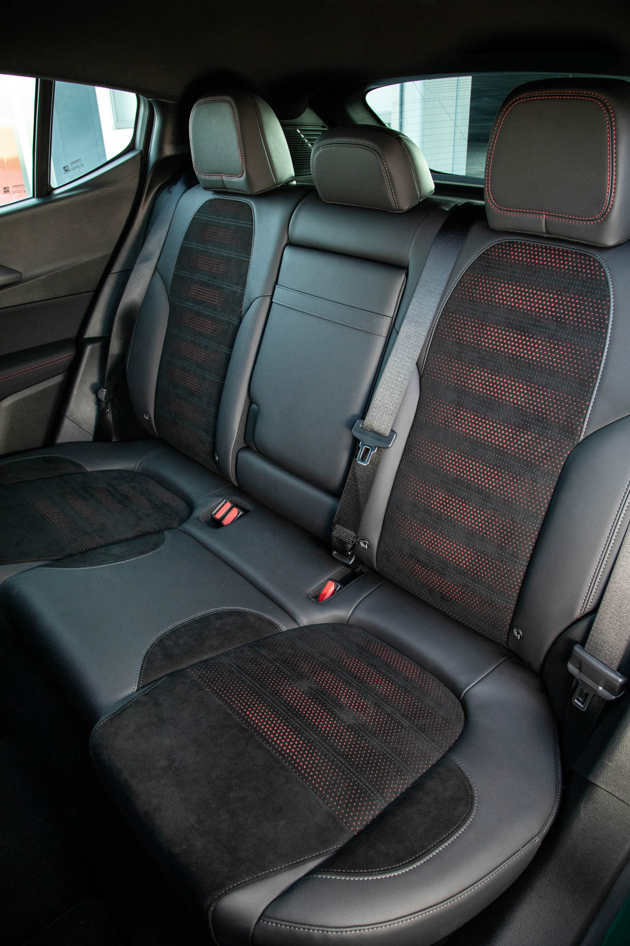 2023 Alfa Romeo Tonale Plug-In Hybrid Q4 Interior Rear Seats Wallpapers #57 of 100