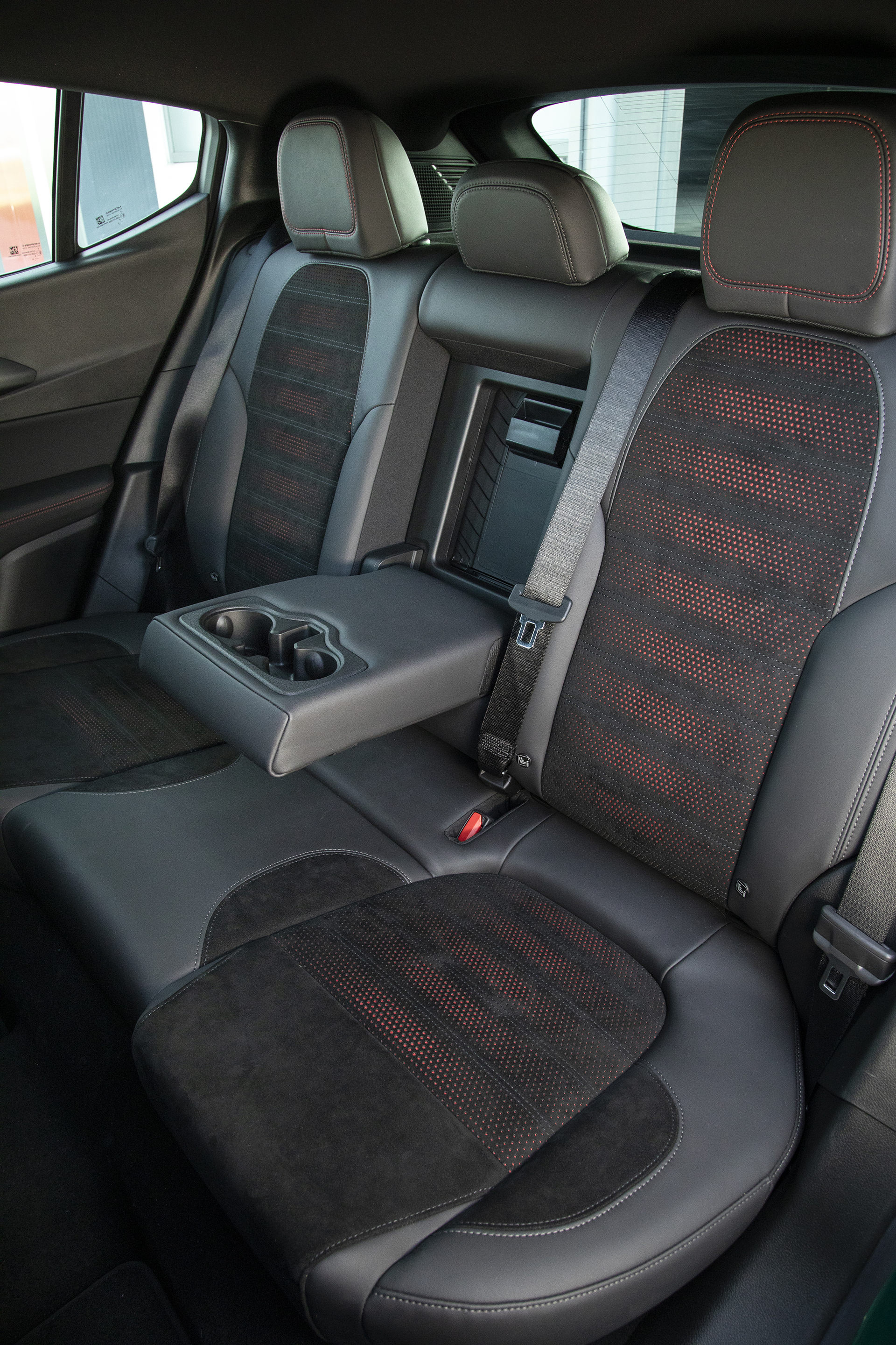 2023 Alfa Romeo Tonale Plug-In Hybrid Q4 Interior Rear Seats Wallpapers #58 of 100