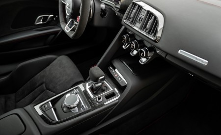2023 Audi R8 GT RWD Central Console Wallpapers 450x275 (37)