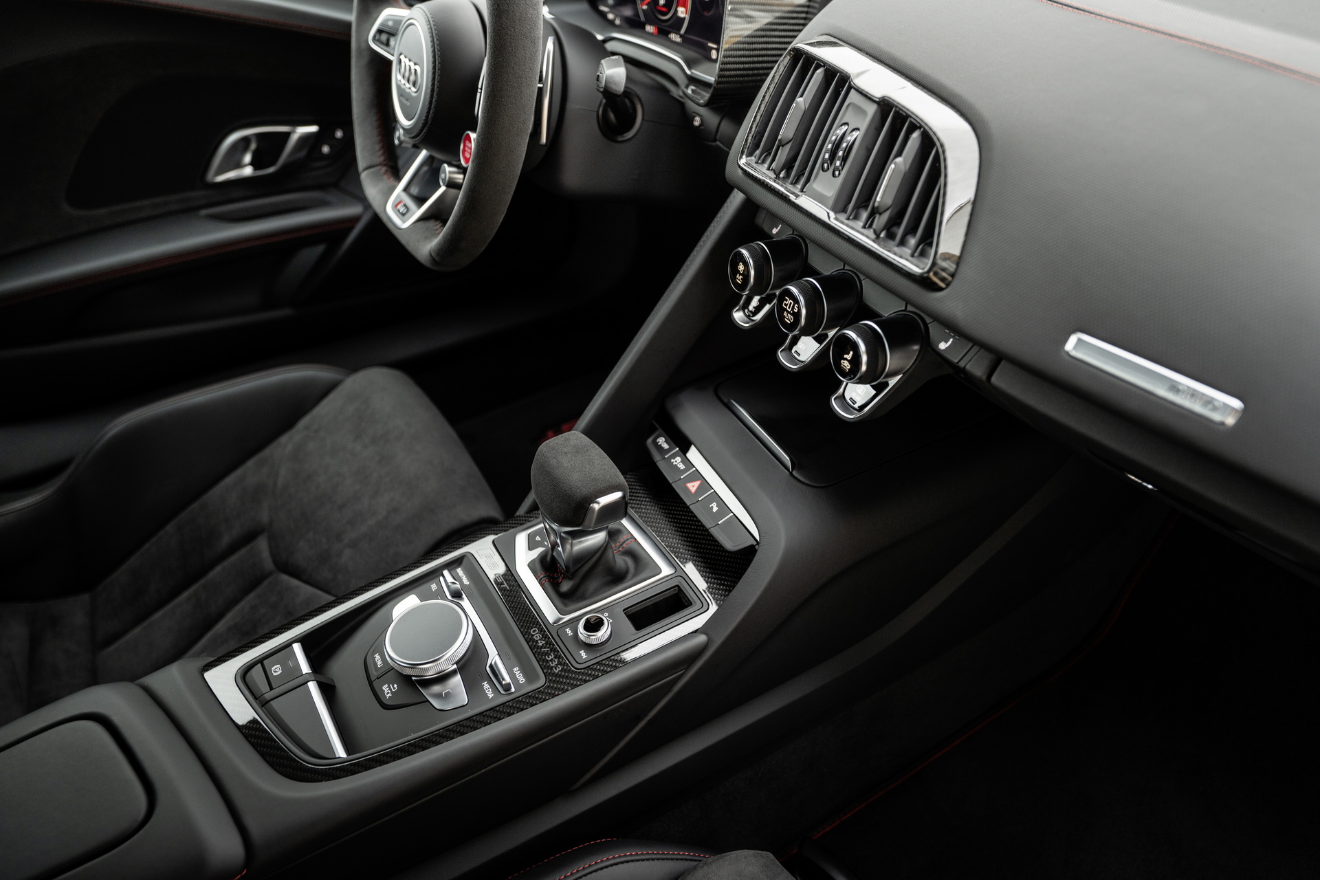 2023 Audi R8 GT RWD Central Console Wallpapers #37 of 40
