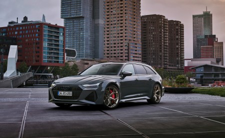 2023 Audi RS6 Avant Performance (Color: Nimbus Grey in Pearl Effect) Front Three-Quarter Wallpapers 450x275 (33)
