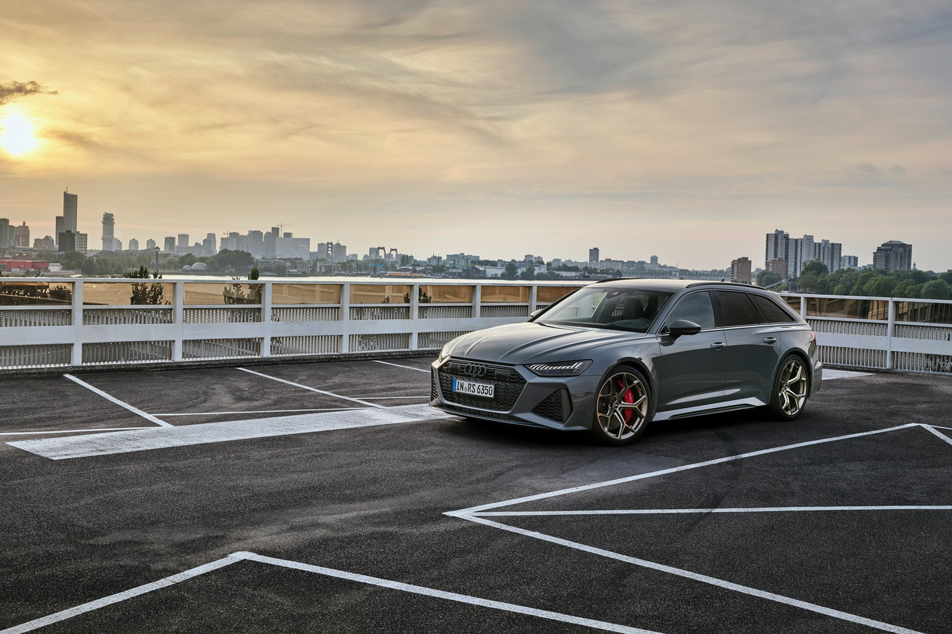 2023 Audi RS6 Avant Performance (Color: Nimbus Grey in Pearl Effect) Front Three-Quarter Wallpapers #41 of 93