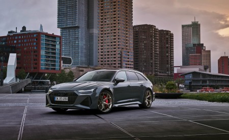 2023 Audi RS6 Avant Performance (Color: Nimbus Grey in Pearl Effect) Front Three-Quarter Wallpapers 450x275 (34)