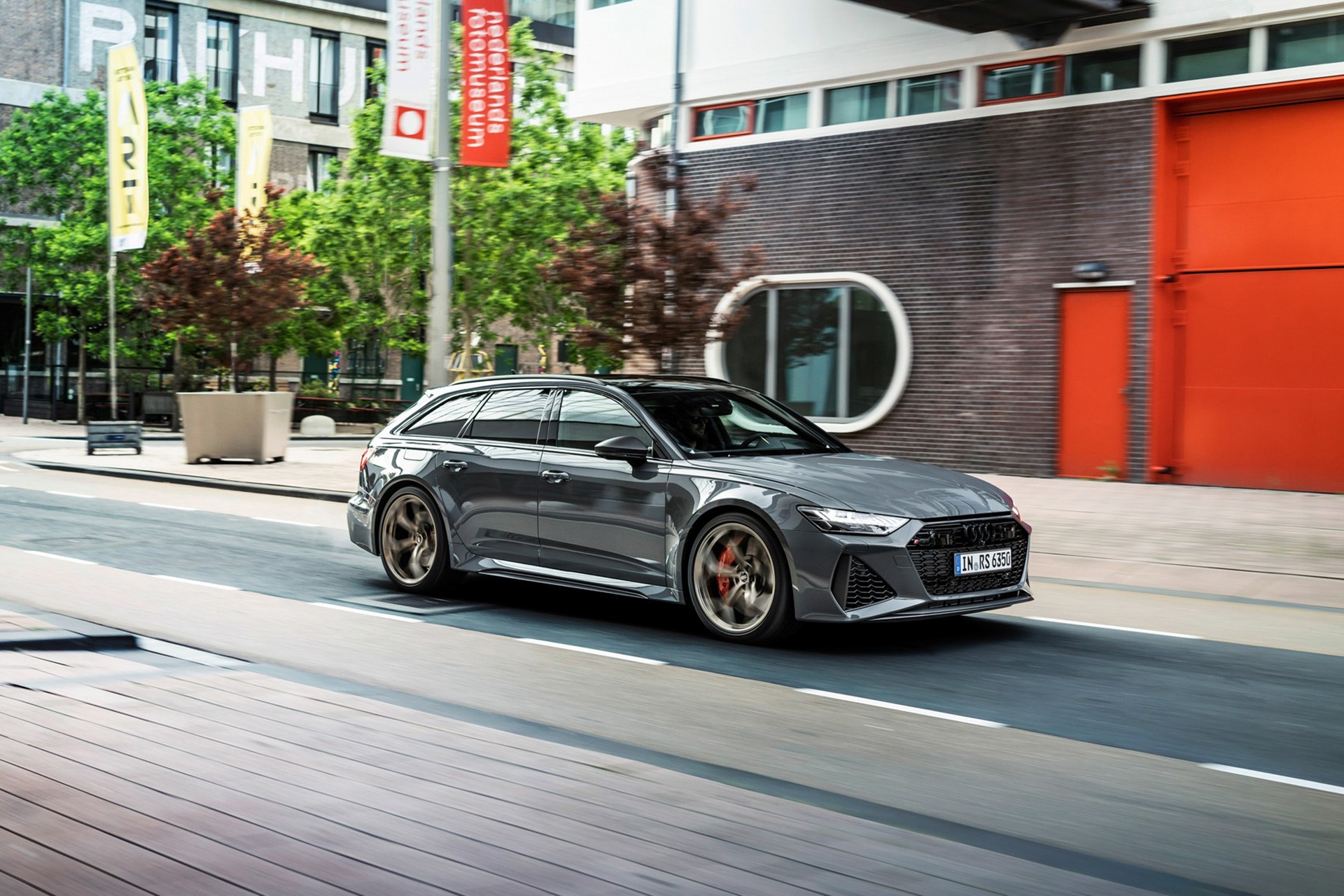 2023 Audi RS6 Avant Performance (Color: Nimbus Grey in Pearl Effect) Front Three-Quarter Wallpapers #27 of 93