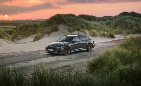 2023 Audi RS6 Avant Performance (Color: Nimbus Grey in Pearl Effect) Front Three-Quarter Wallpapers 450x275 (9)