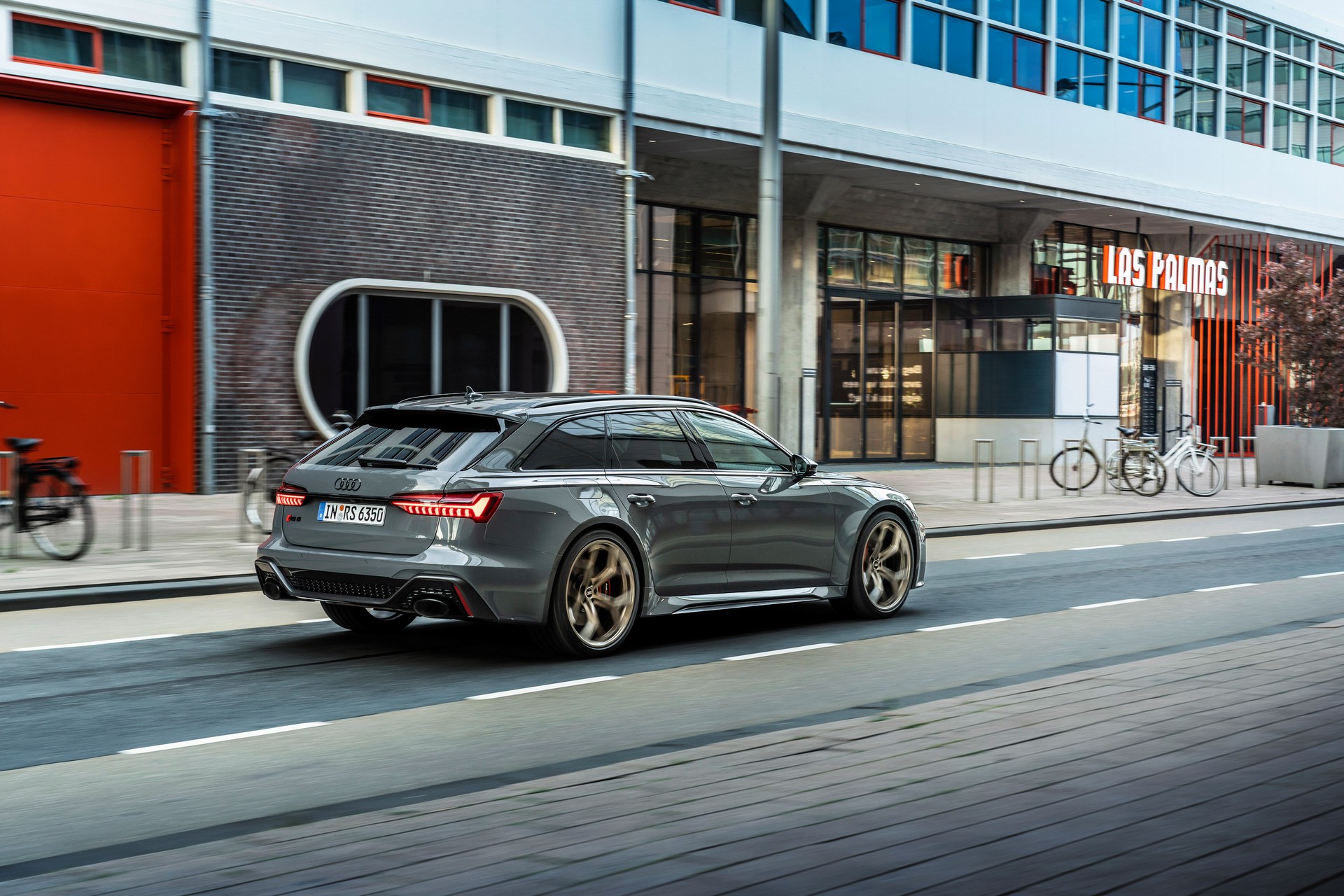 2023 Audi RS6 Avant Performance (Color: Nimbus Grey in Pearl Effect) Rear Three-Quarter Wallpapers #30 of 93